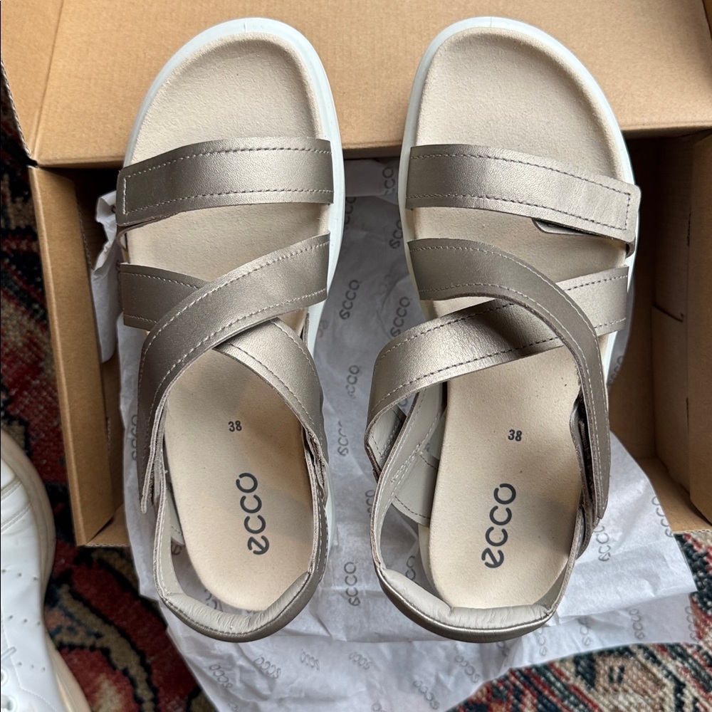 Ecco Women's Metalic Crisscross Leather Sandals with White Sole NWT in box